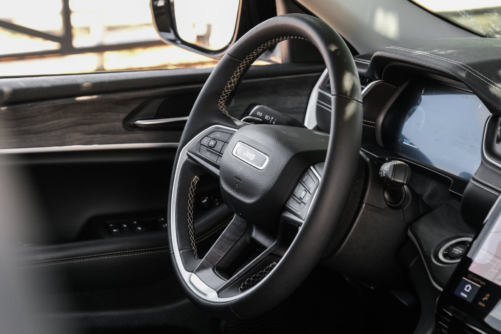 Used 2023 Jeep Grand Cherokee L Limited AWD/4WD image 25