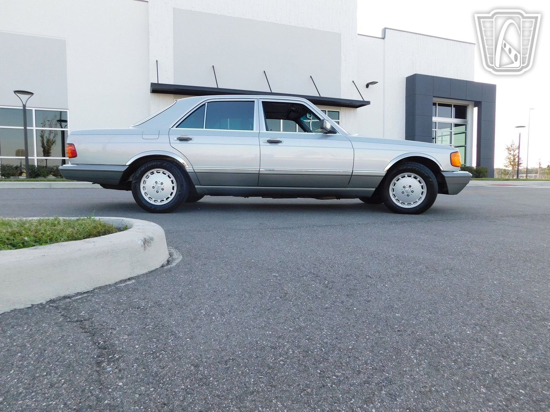 Used 1990 Mercedes-Benz 300 SE image 11