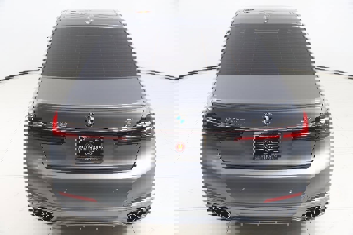 Used 2022 BMW ALPINA B7 xDrive w/ Luxury Rear Seating Package image 96