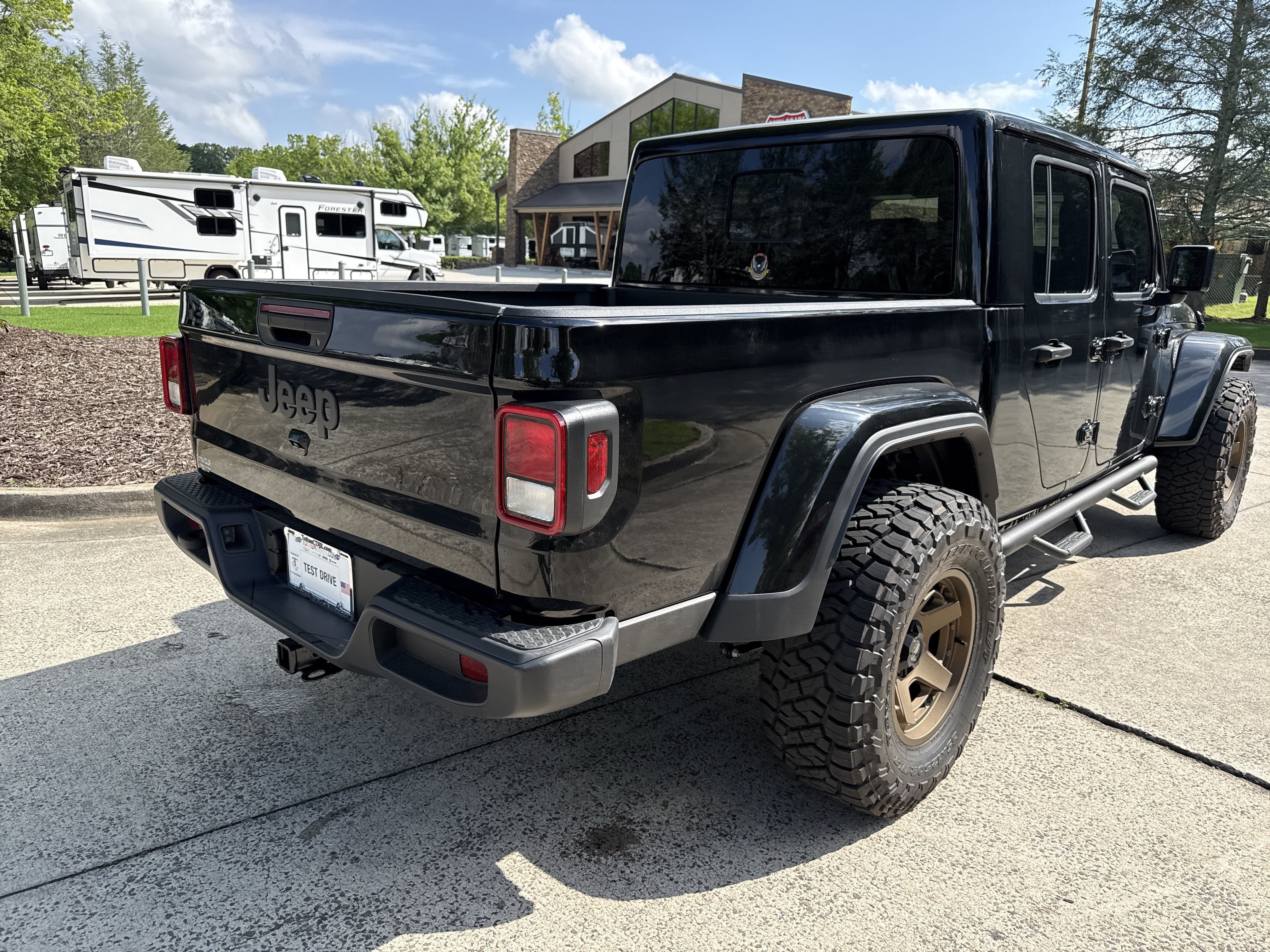 New 2025 Jeep Gladiator Sport w/ Premium Package AWD/4WD image 11