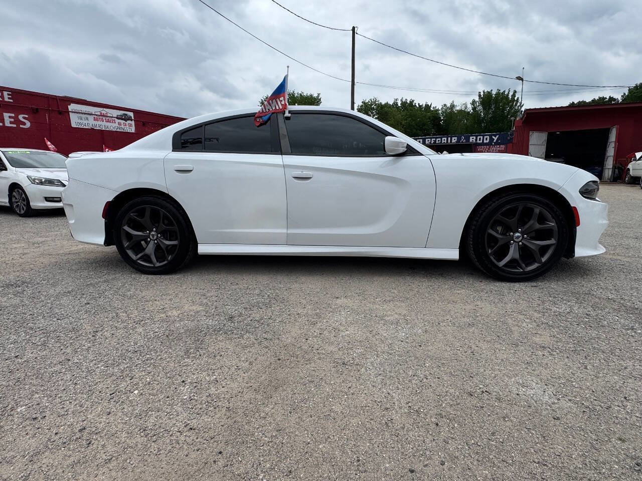 Used 2018 Dodge Charger SXT Plus RWD image 3