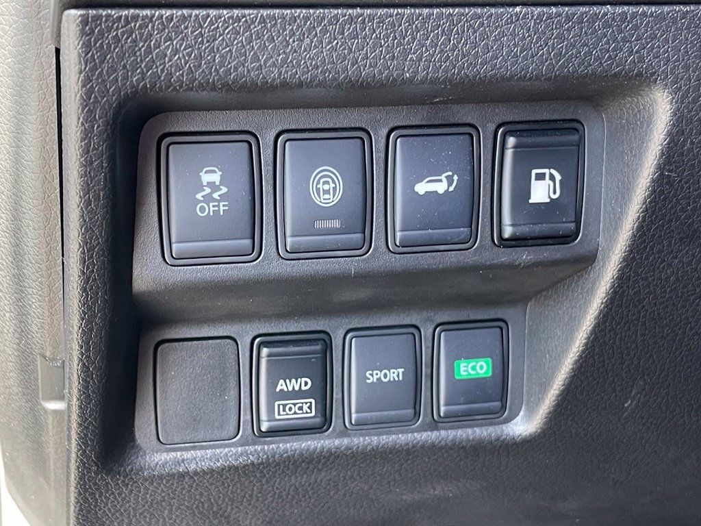Used 2020 Nissan Rogue SV AWD/4WD image 13