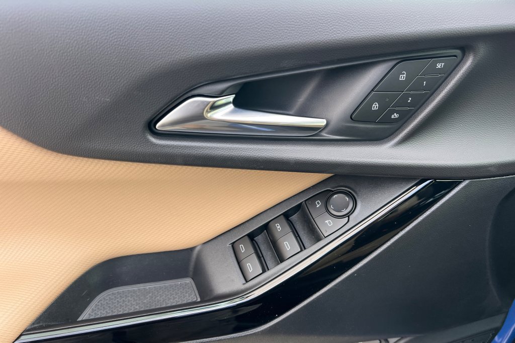 New 2026 Chevrolet Equinox ACTIV w/ Convenience Package III image 8