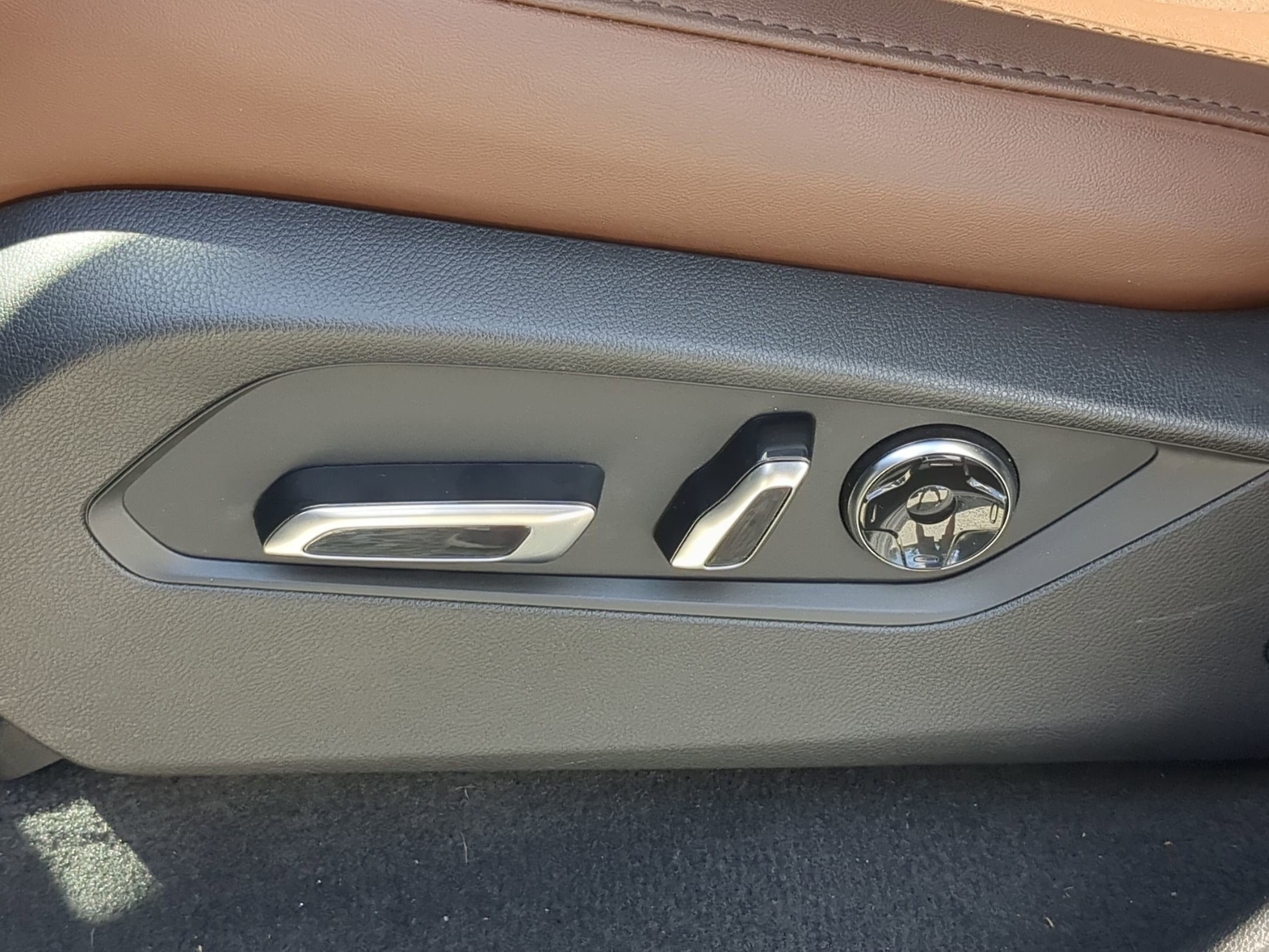 Used 2025 Acura MDX SH-AWD w/ Technology Package image 17