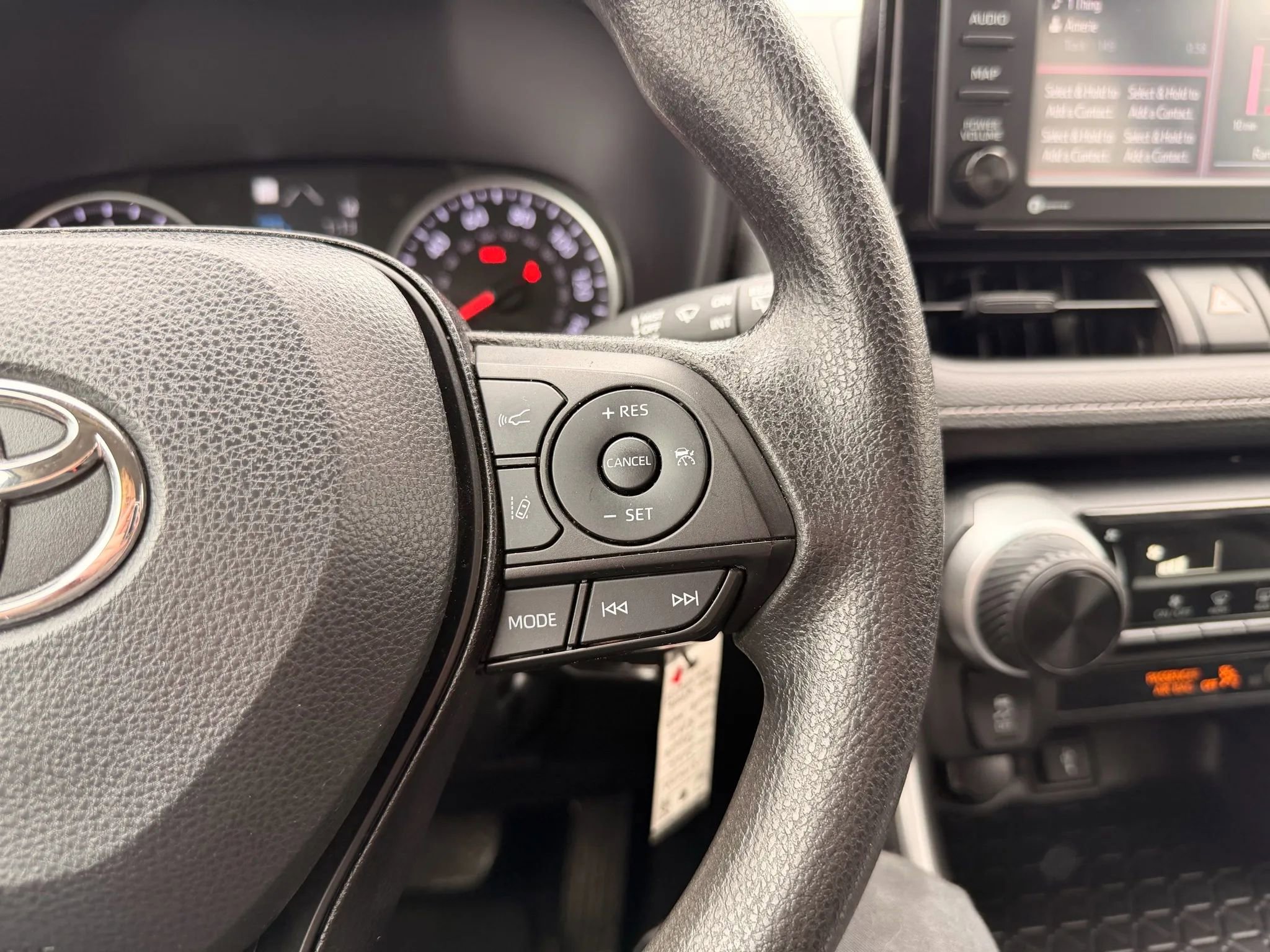 Used 2022 Toyota RAV4 LE w/ Carpet Mat Package (TMS) image 14