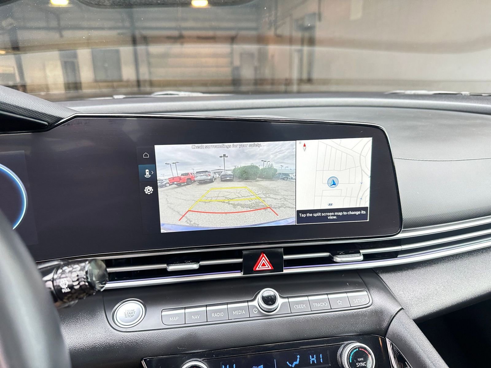 Used 2025 Hyundai Elantra SEL image 17