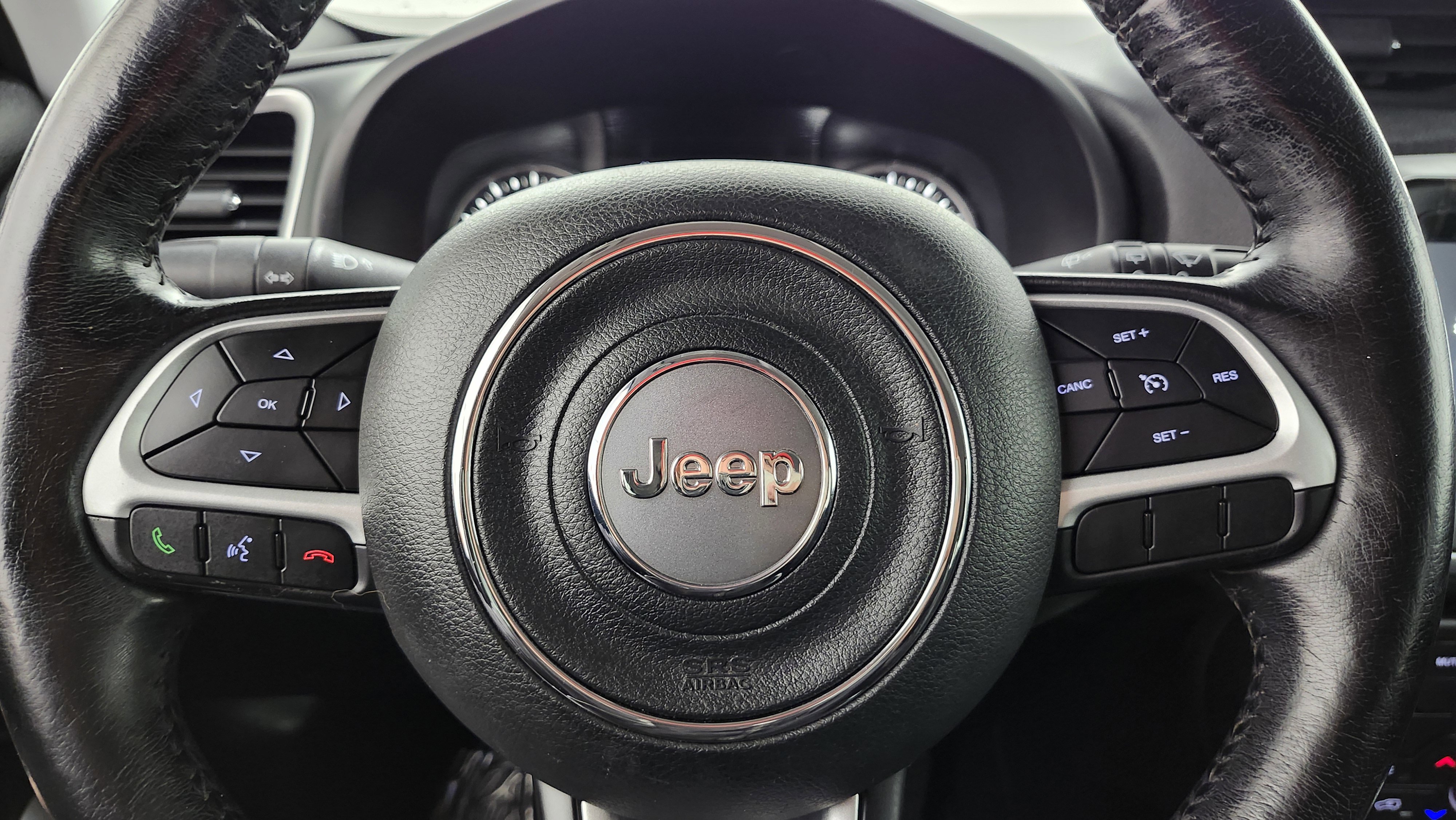 Used 2019 Jeep Renegade Latitude w/ Cold Weather Group image 24