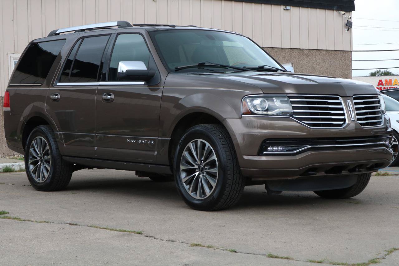 Used 2017 Lincoln Navigator Select AWD/4WD image 5