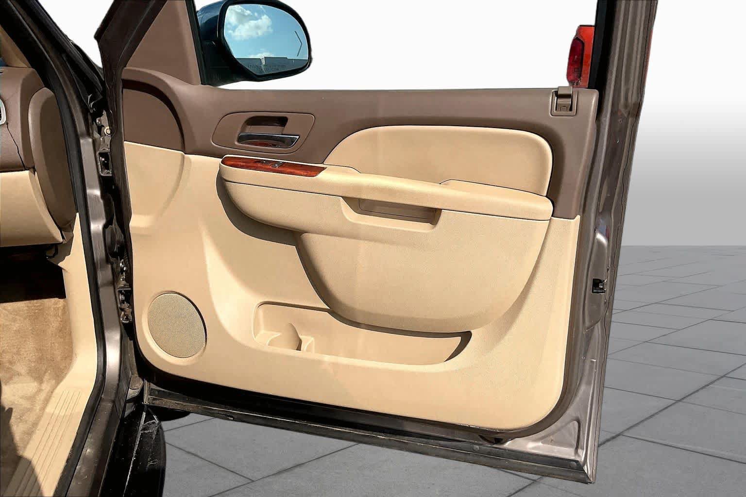 Used 2011 Chevrolet Tahoe LT w/ Texas Edition RWD image 17