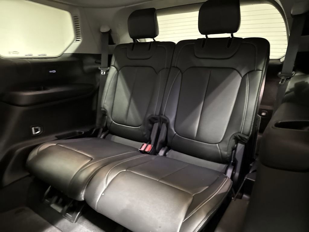 Used 2023 Jeep Grand Cherokee L Limited w/ Black Appearance Package image 25
