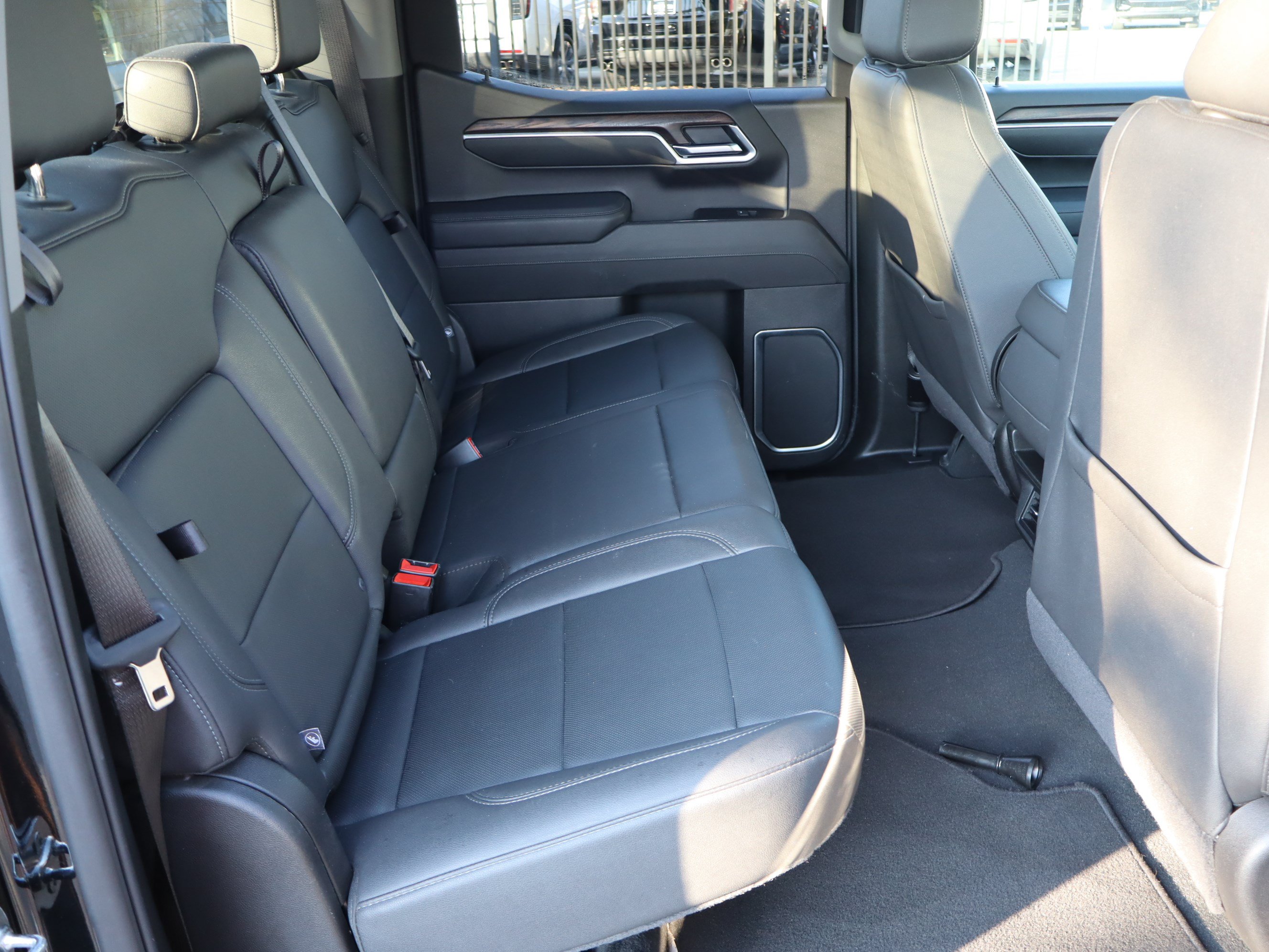 Used 2025 GMC Sierra 1500 SLT AWD/4WD image 33