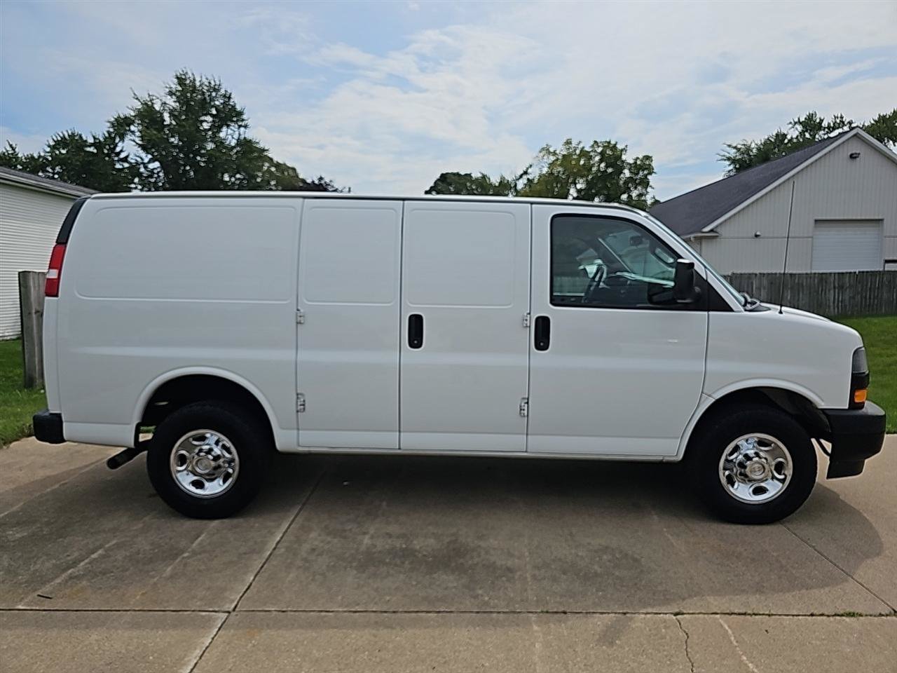 Used 2019 Chevrolet Express 2500 RWD image 5