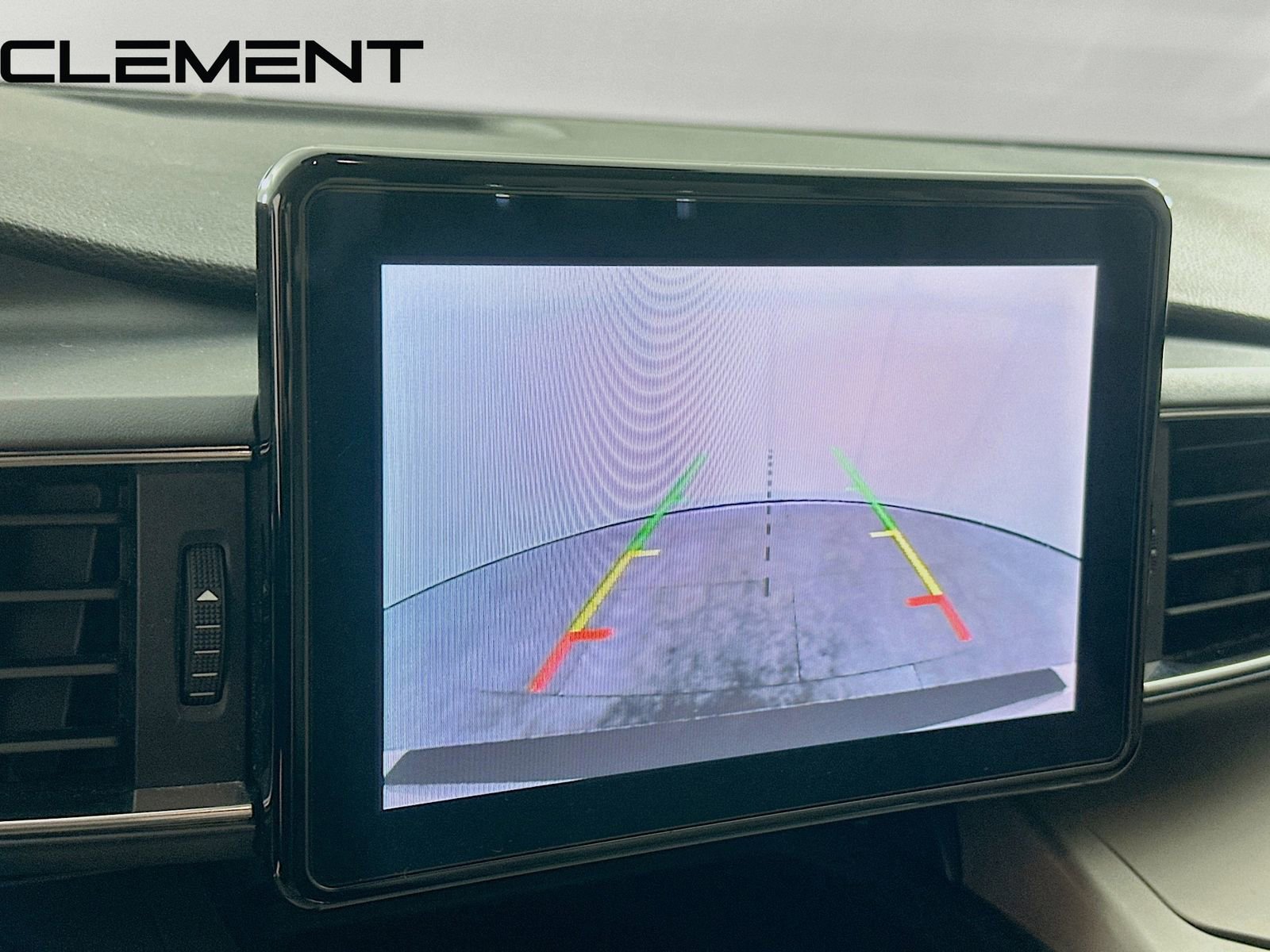 Used 2022 Ford Explorer XLT w/ Equipment Group 202A AWD/4WD image 20