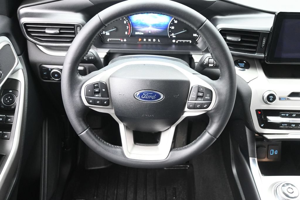 Used 2024 Ford Explorer XLT w/ Equipment Group 202A AWD/4WD image 15