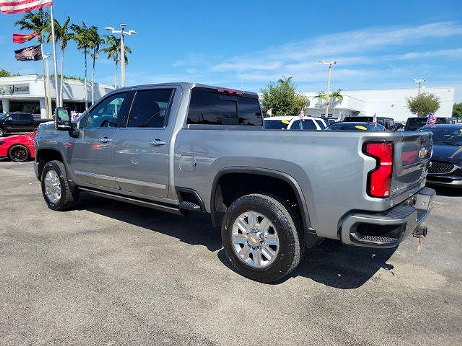 Used 2024 Chevrolet Silverado 2500 High Country w/ High Country Premium Package AWD/4WD image 5