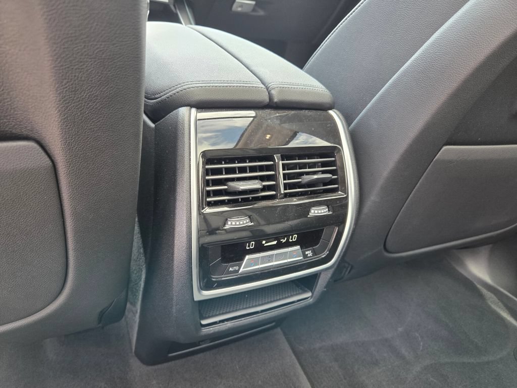 Used 2021 BMW X7 xDrive40i AWD/4WD image 8