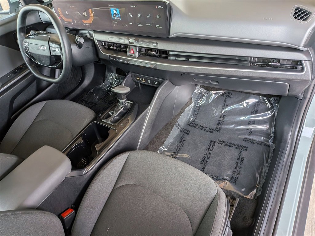 Used 2025 Kia K4 LXS image 30