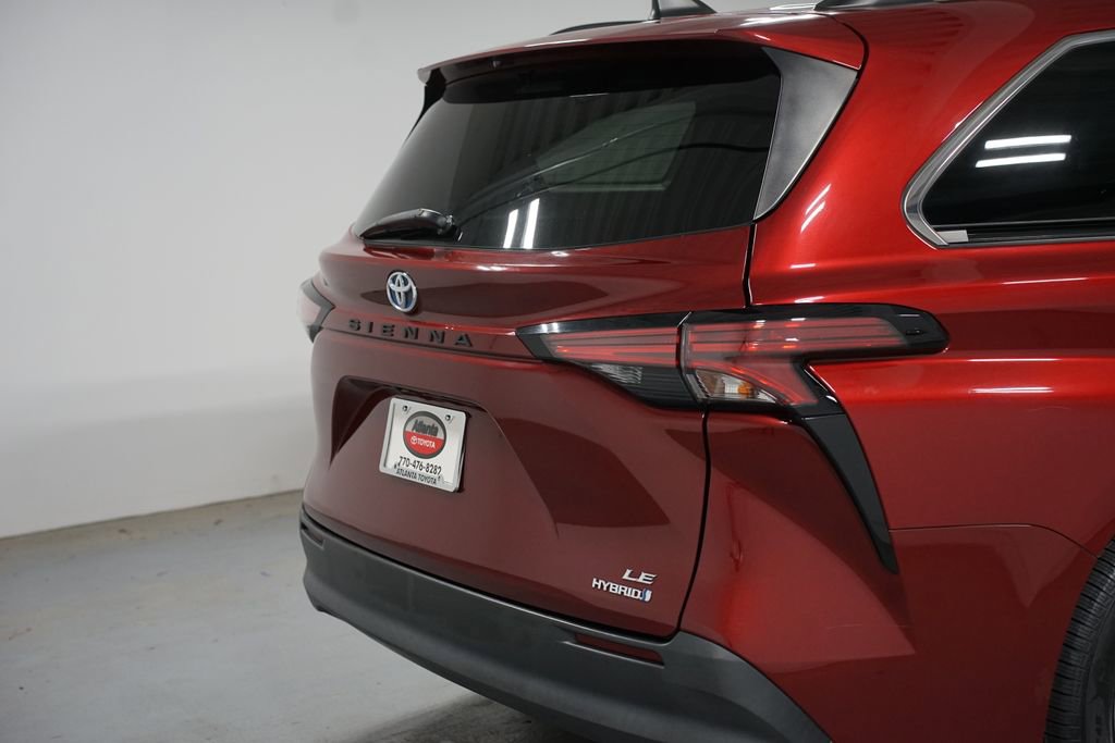 Used 2022 Toyota Sienna LE w/ LE Plus Package FWD image 10