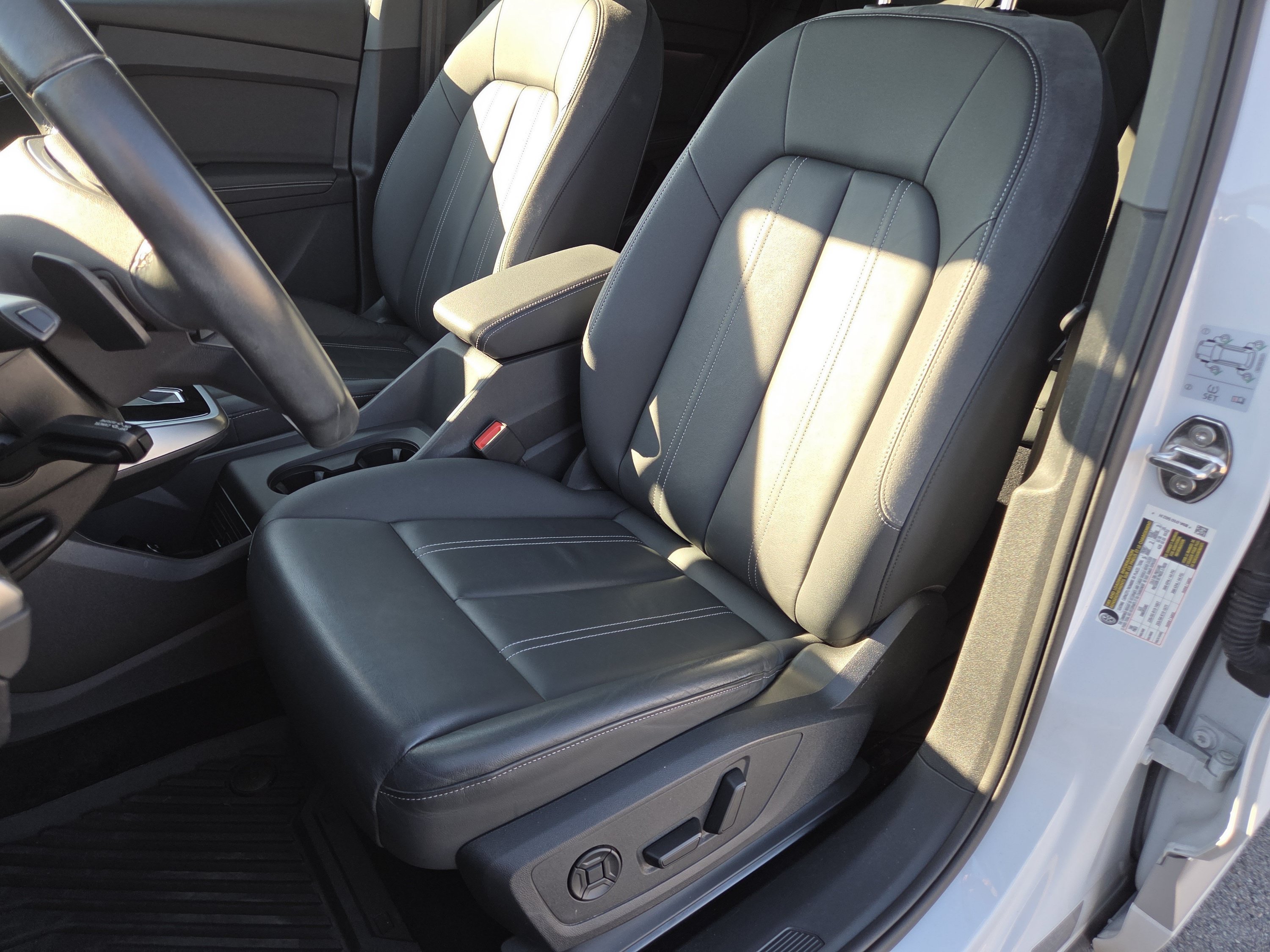 Used 2023 Audi Q4 e-tron Premium Plus w/ Premium Plus AWD/4WD image 6