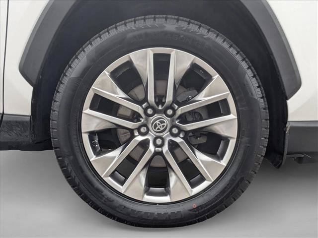 Used 2020 Toyota RAV4 XLE Premium AWD/4WD image 25