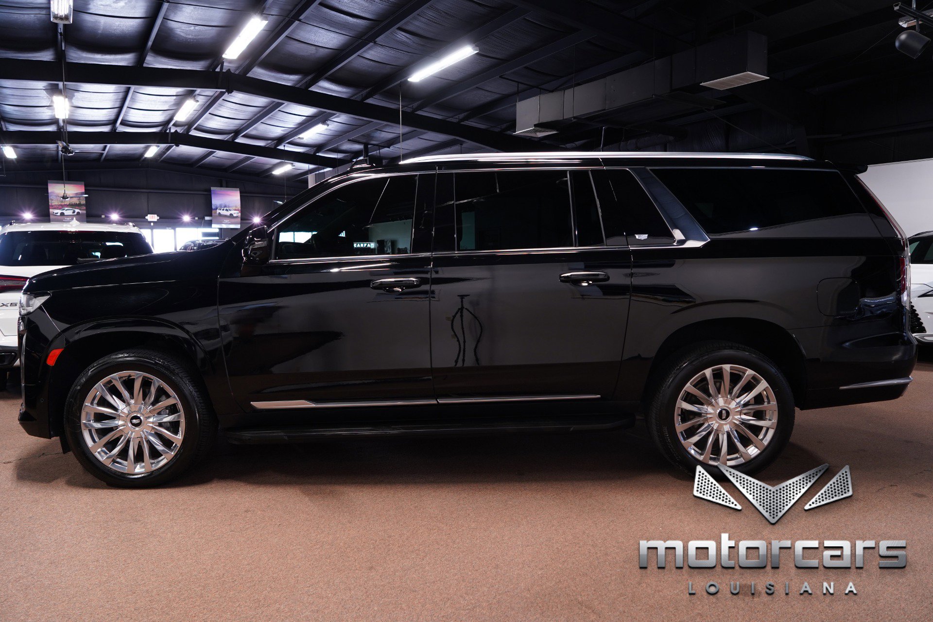 Used 2021 Cadillac Escalade ESV Premium Luxury AWD/4WD image 4