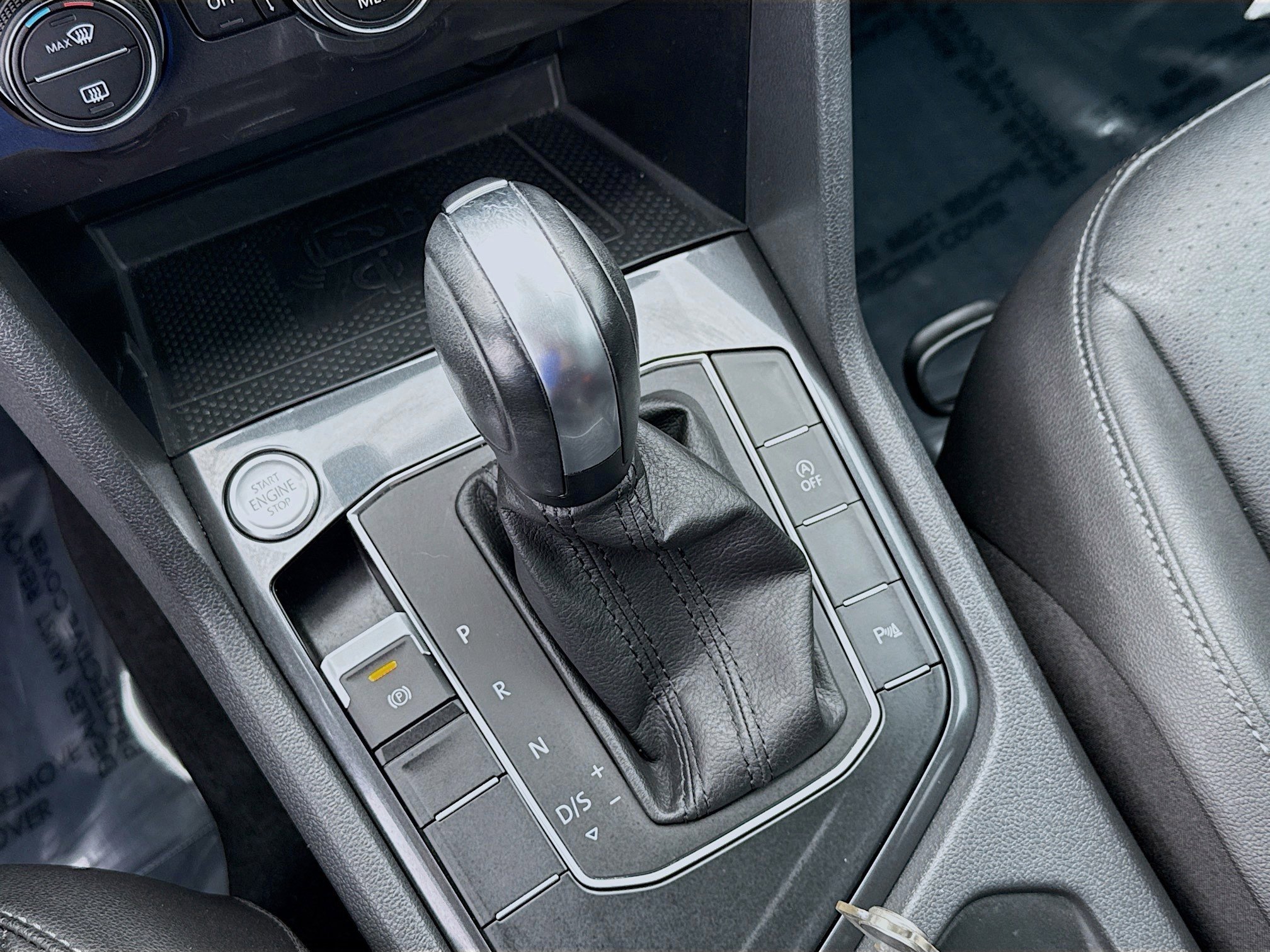 Certified 2020 Volkswagen Tiguan SE R-Line image 15