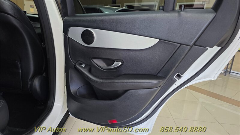 Used 2019 Mercedes-Benz GLC 300 4MATIC image 15