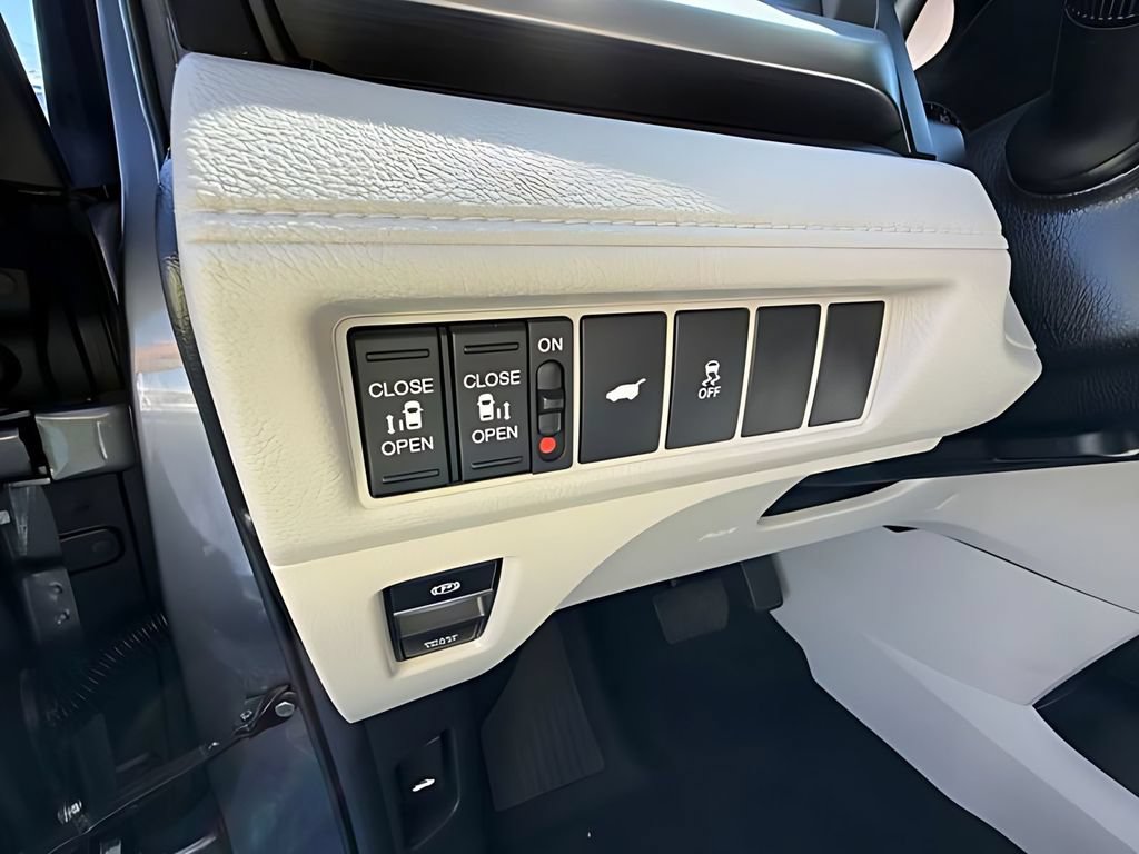 Used 2025 Honda Odyssey EX-L image 16