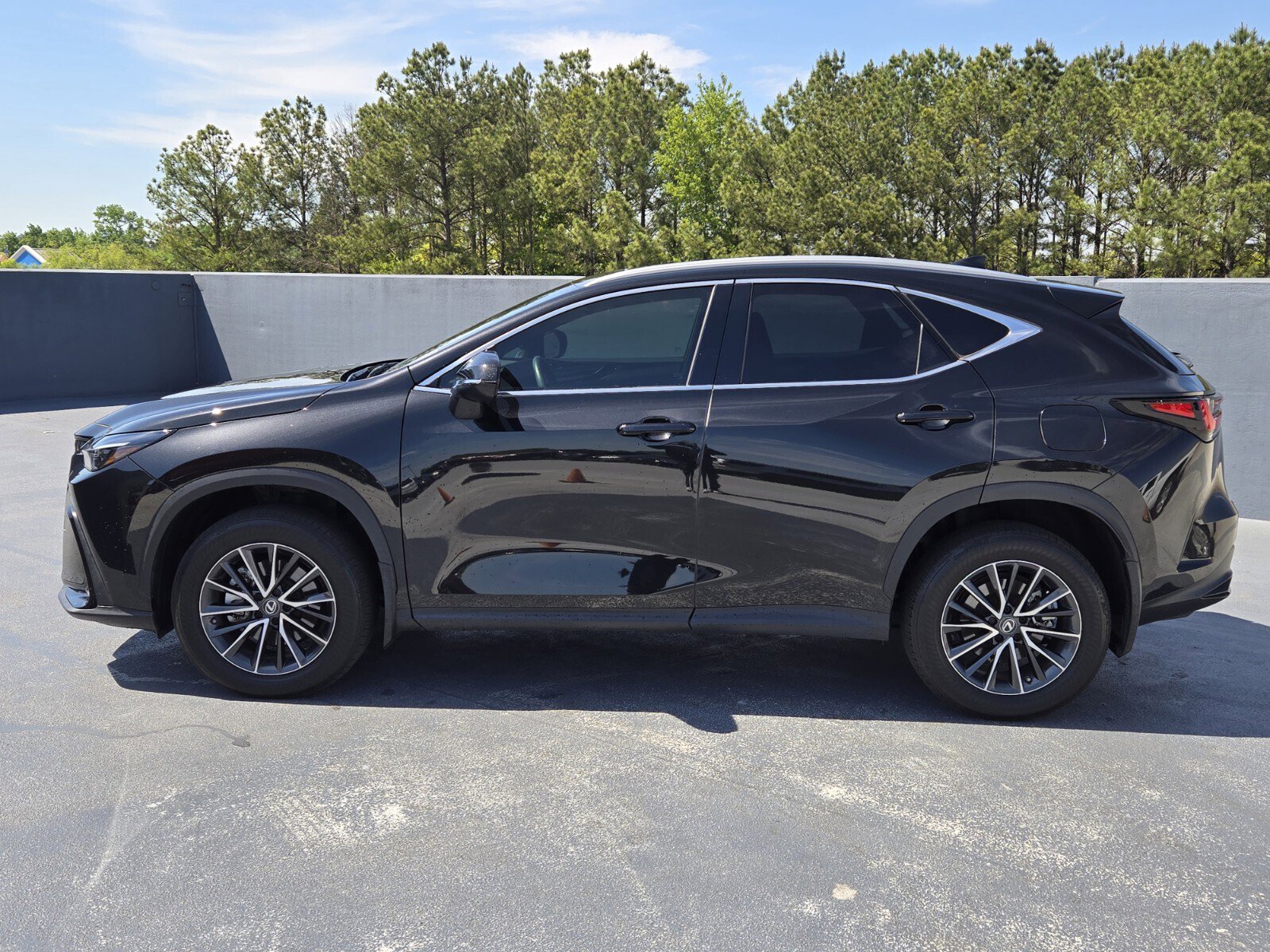Used 2023 Lexus NX 350 AWD image 2