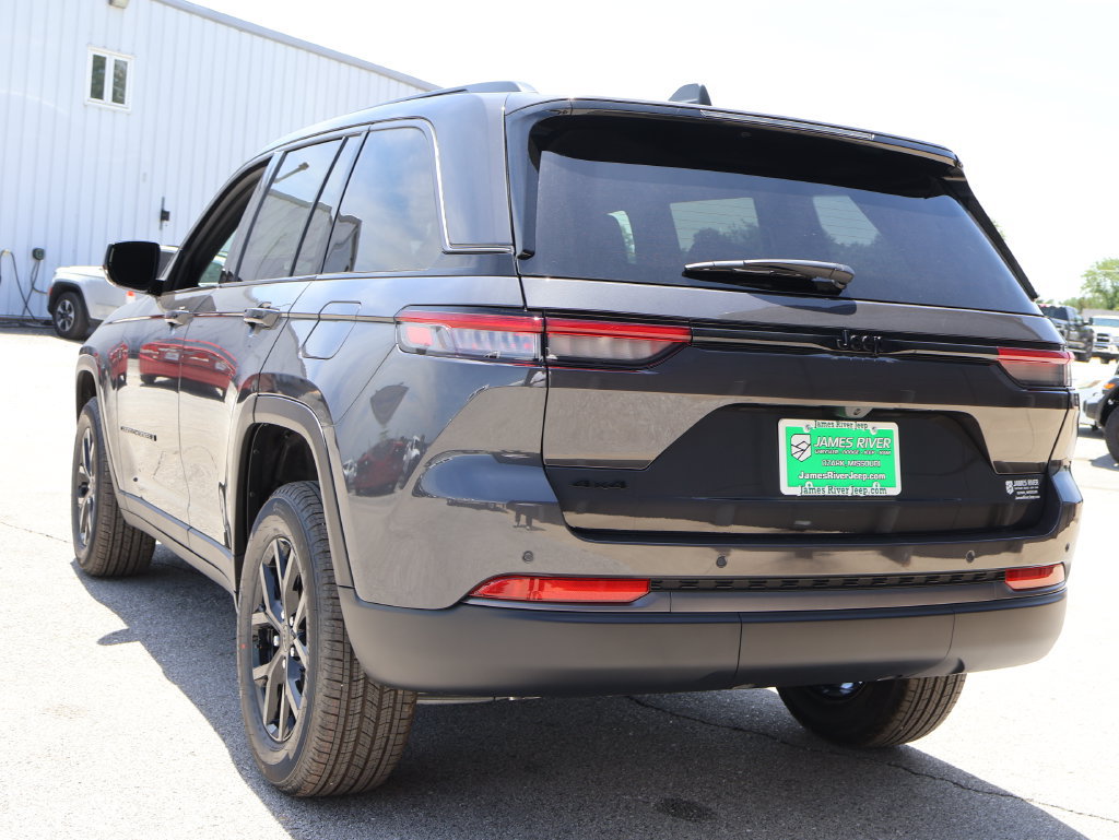 New 2026 Jeep Grand Cherokee Altitude AWD/4WD image 3