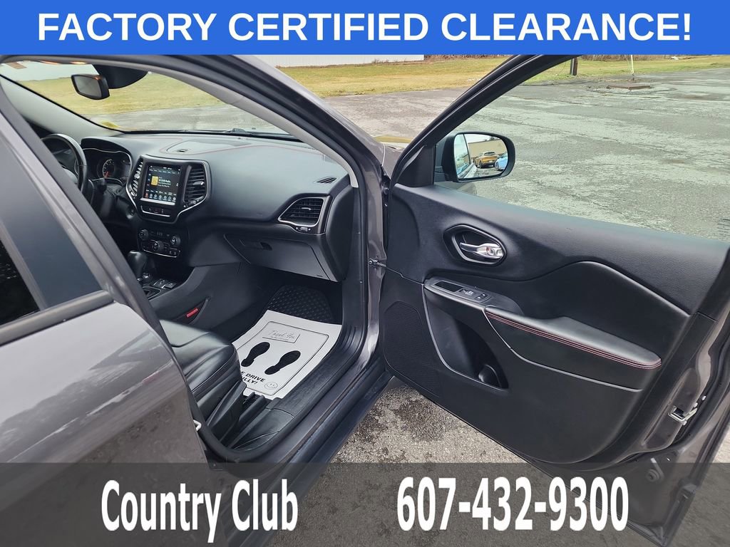 Used 2021 Jeep Cherokee Trailhawk AWD/4WD image 31