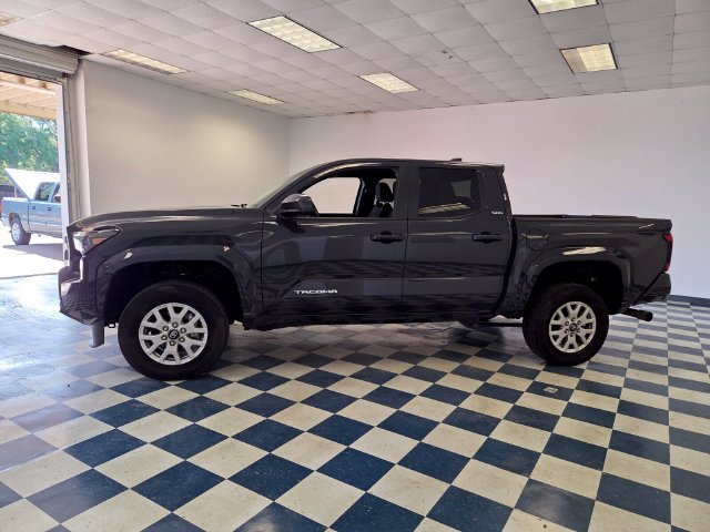 Used 2024 Toyota Tacoma SR5 RWD image 4
