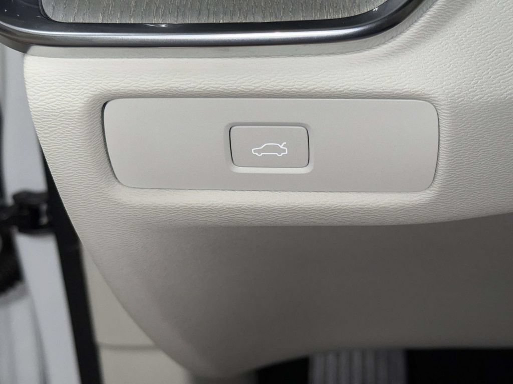 Used 2024 Volvo S60 B5 Plus w/ Climate Package FWD image 26