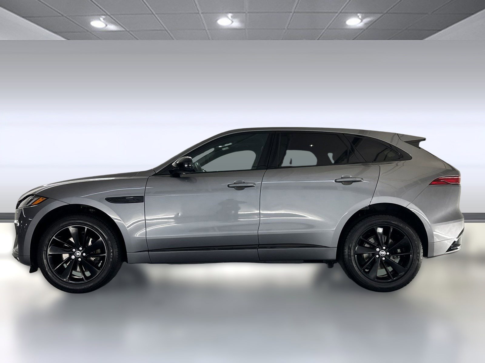 Used 2024 Jaguar F-PACE R-Dynamic S image 2