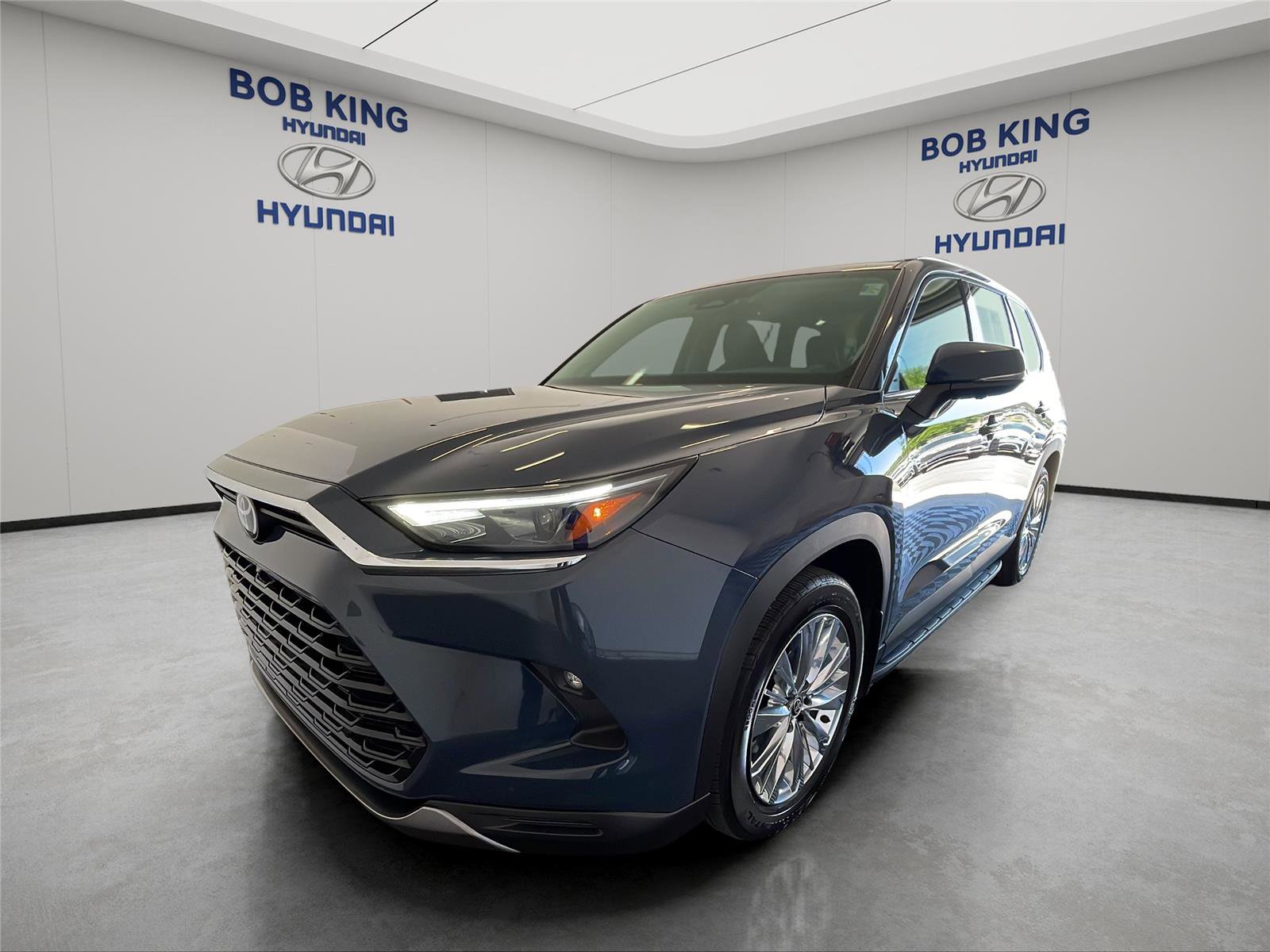 Used 2026 Toyota Grand Highlander AWD video 1
