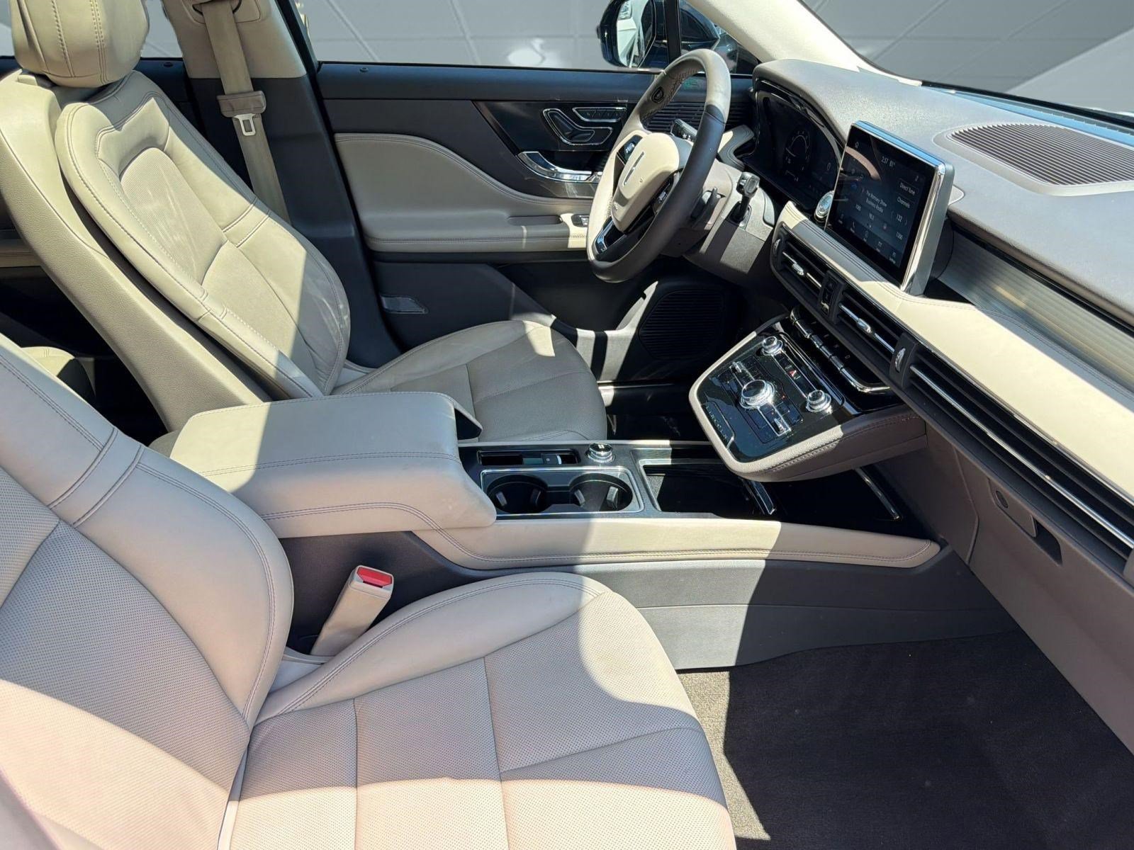 Used 2020 Lincoln Corsair FWD w/ Premium Package image 30