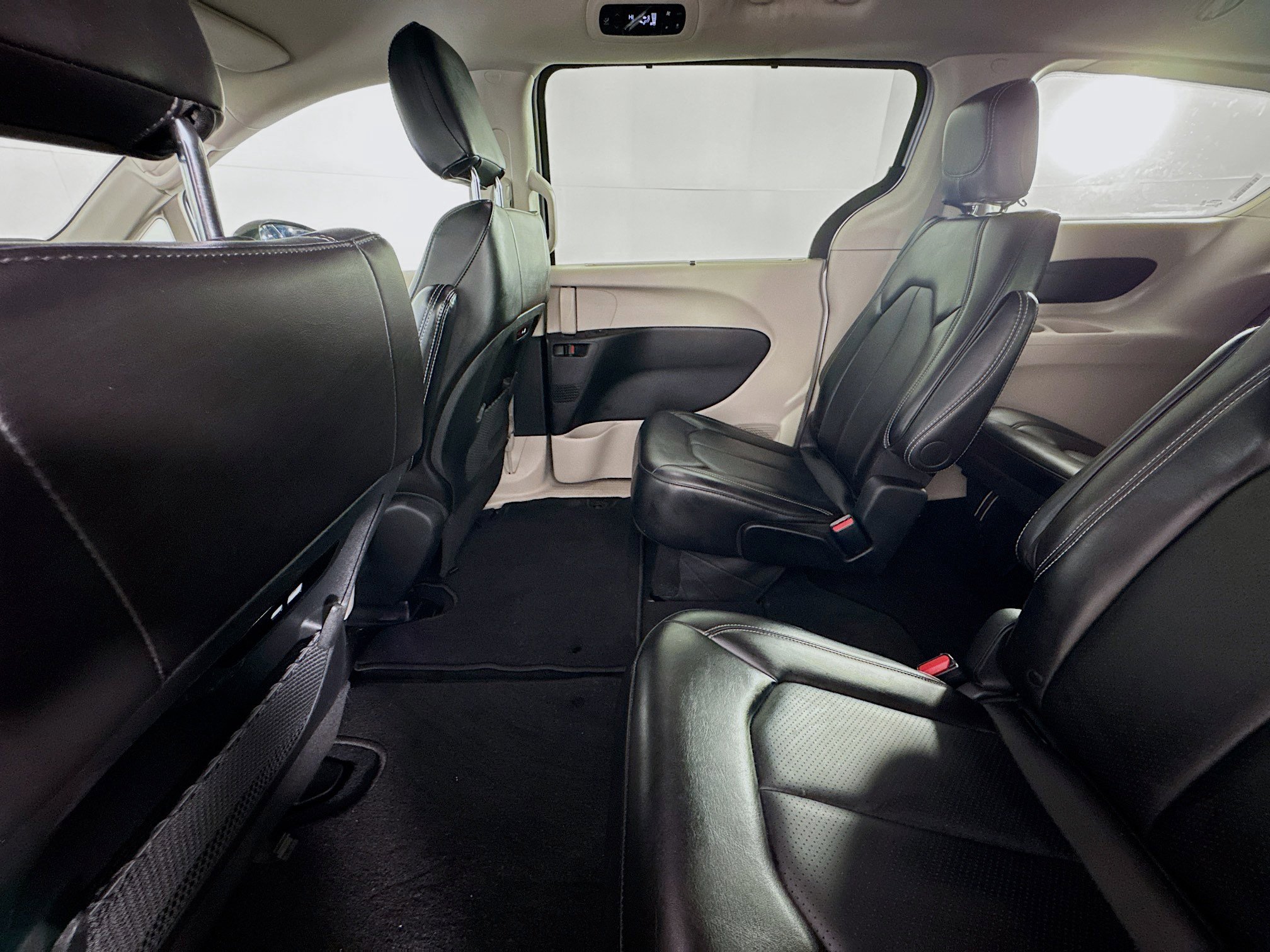 Used 2024 Chrysler Pacifica Touring-L FWD image 24