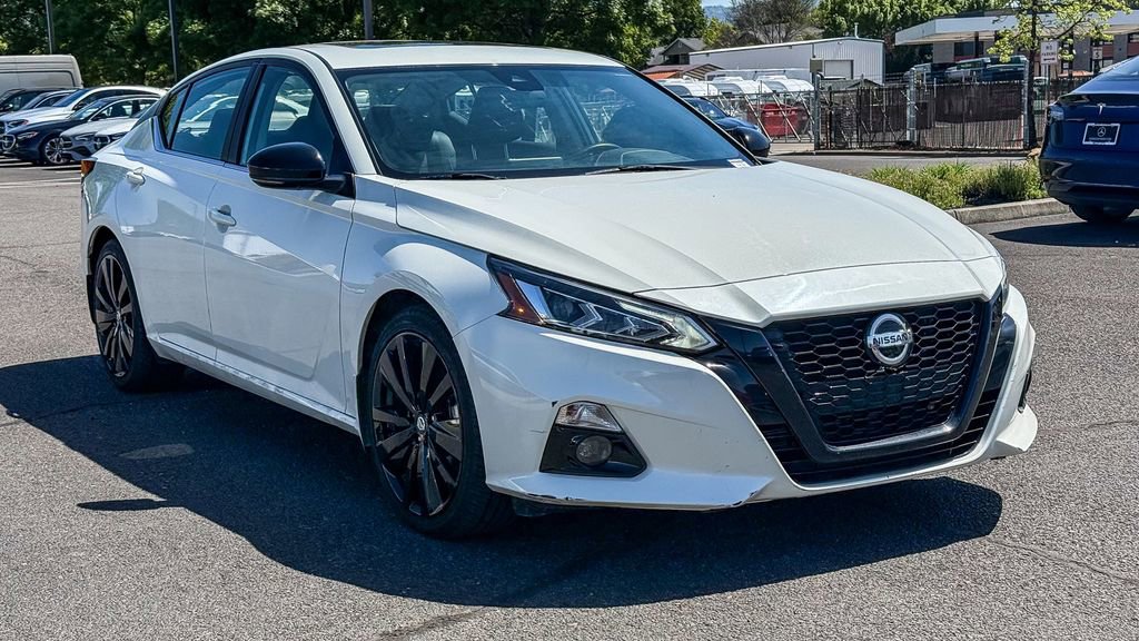 Used 2022 Nissan Altima 2.5 SR w/ Midnight Edition Package FWD image 5