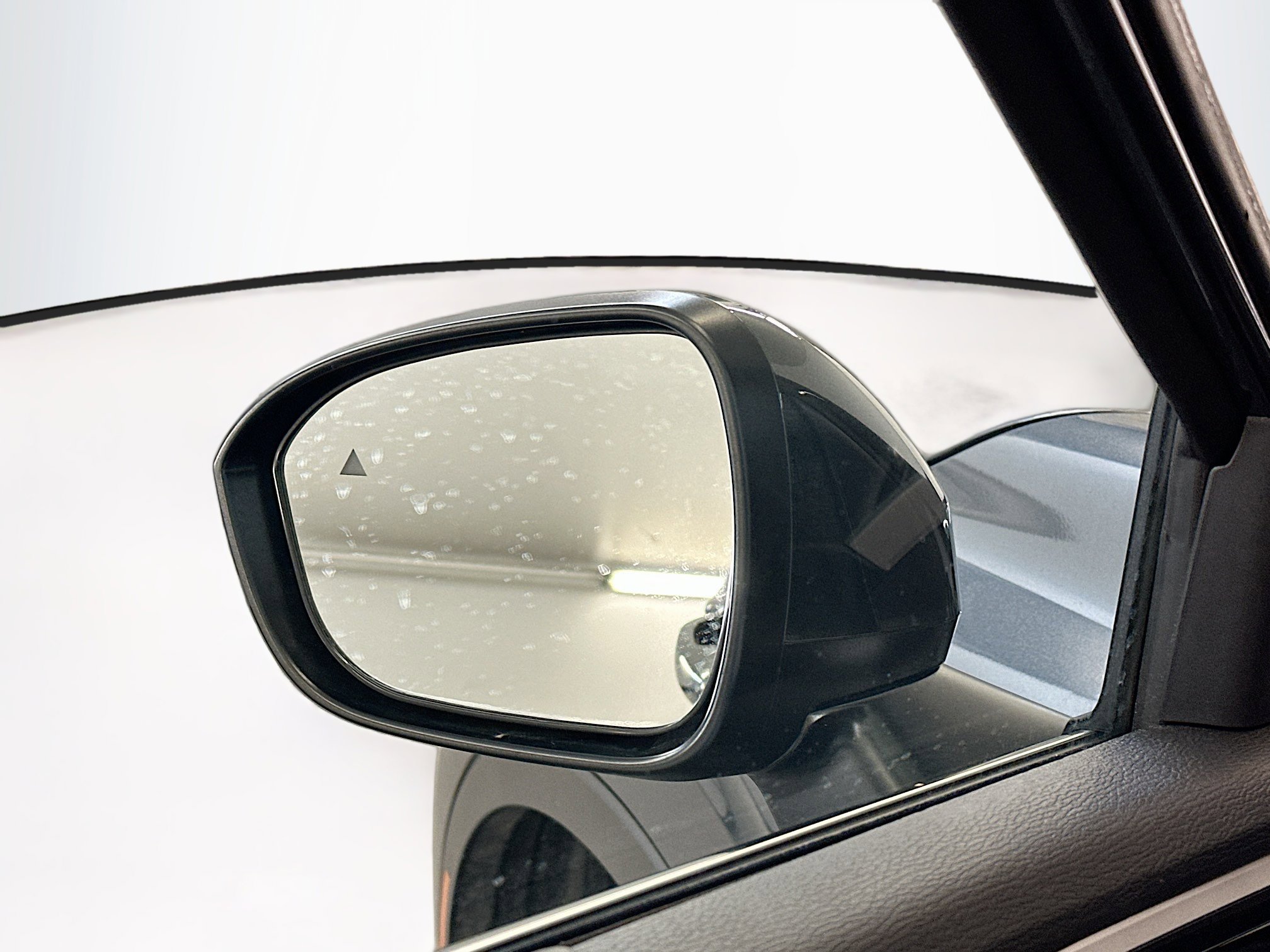 Used 2025 Mitsubishi Outlander SE image 16