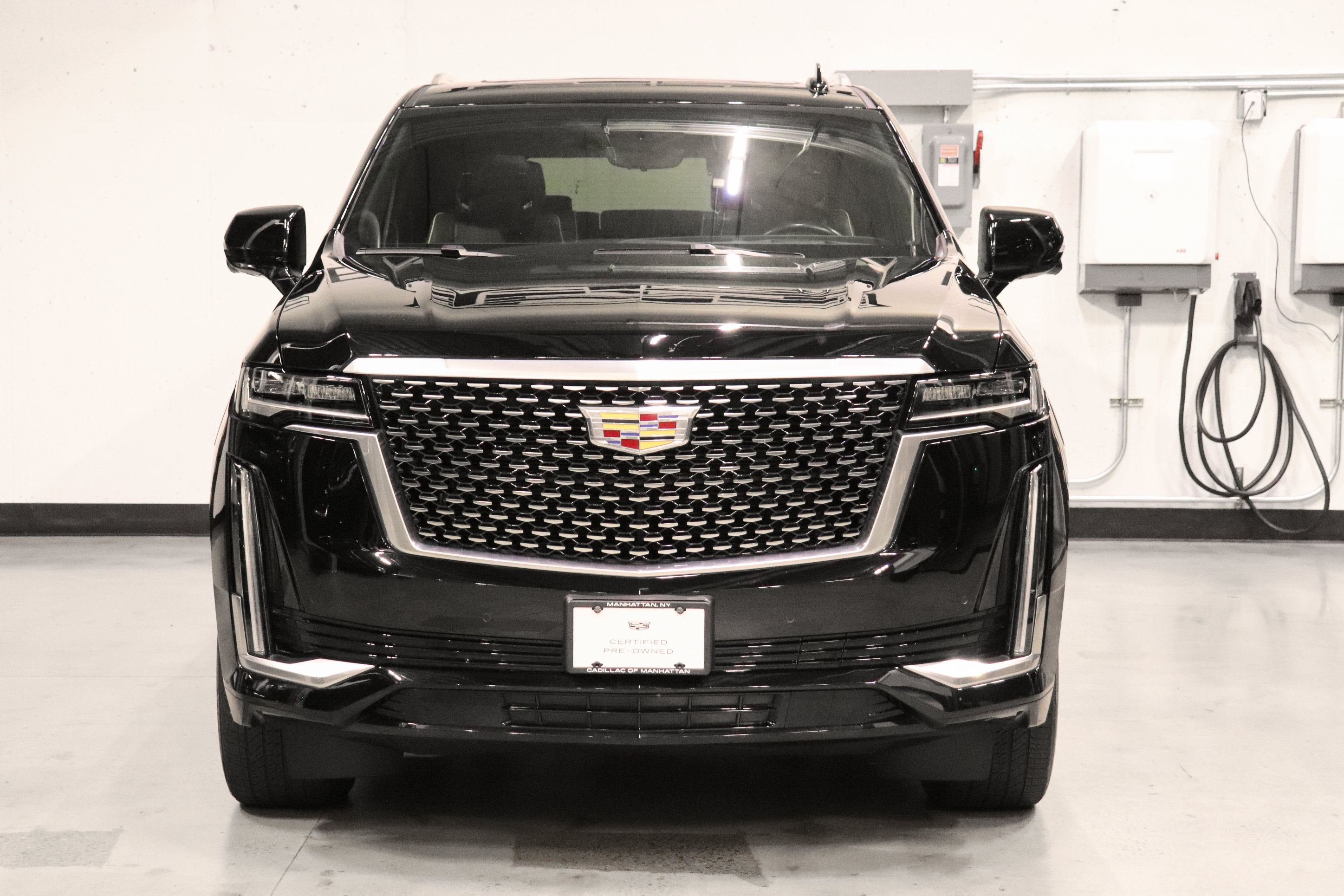 Used 2023 Cadillac Escalade Premium Luxury AWD/4WD image 8