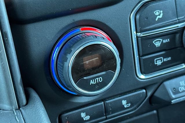 Used 2024 Chevrolet Suburban LT image 30