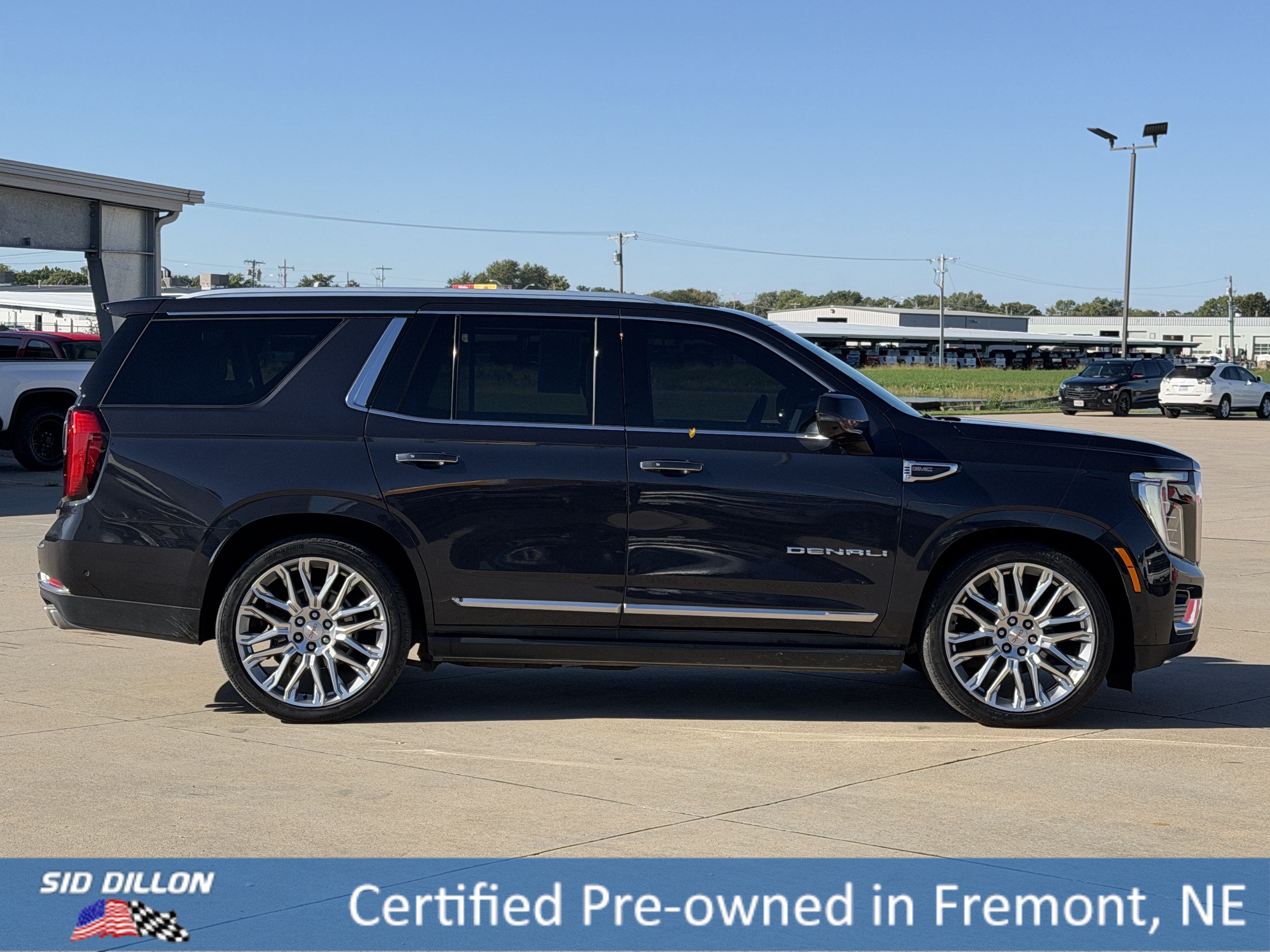 Certified 2025 GMC Yukon Denali w/ Denali Reserve Package AWD/4WD image 3