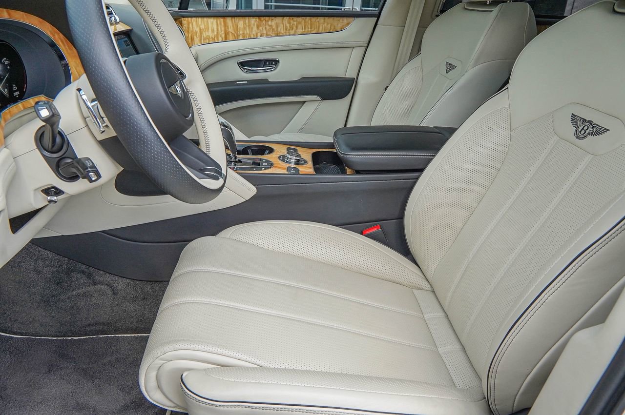 Used 2023 Bentley Bentayga image 19