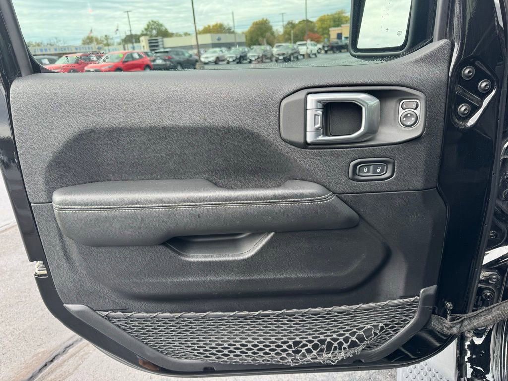 Used 2023 Jeep Wrangler Unlimited Sahara image 2