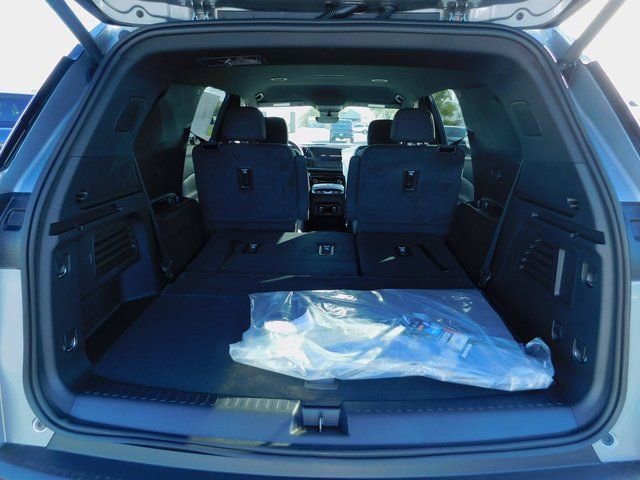 New 2026 Chevrolet Traverse LT w/ Midnight/Sport Edition image 13
