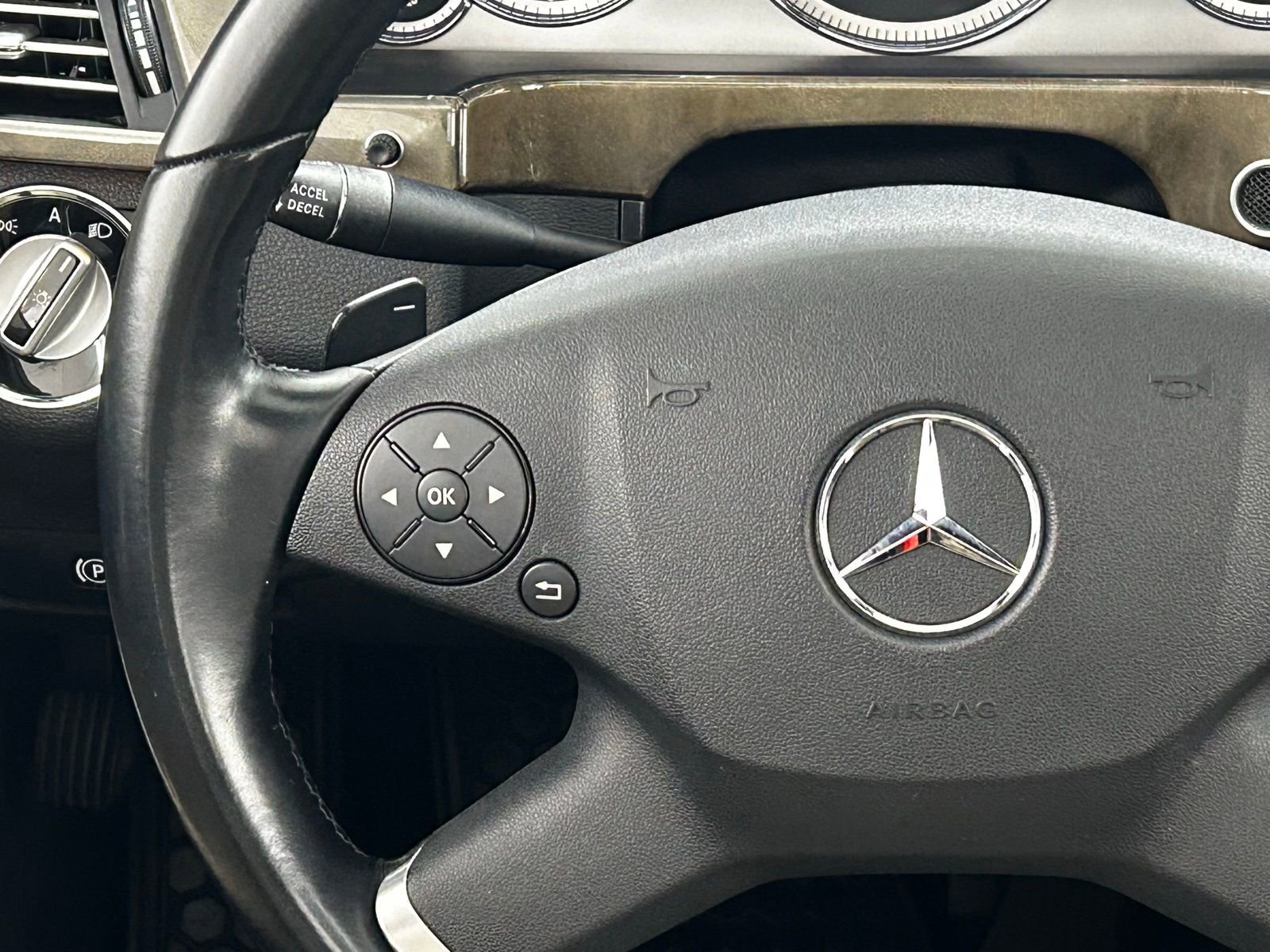 Used 2010 Mercedes-Benz E 350 4MATIC Sedan image 12