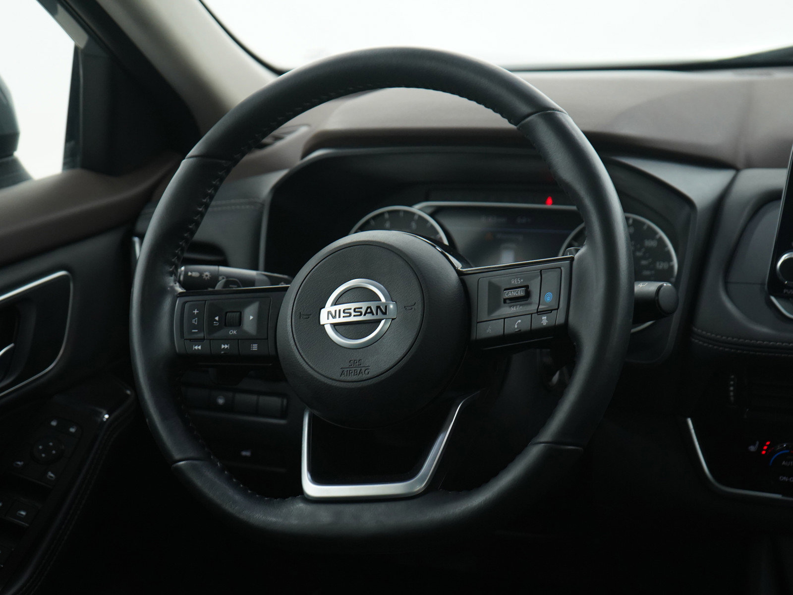 Used 2021 Nissan Rogue SV image 15