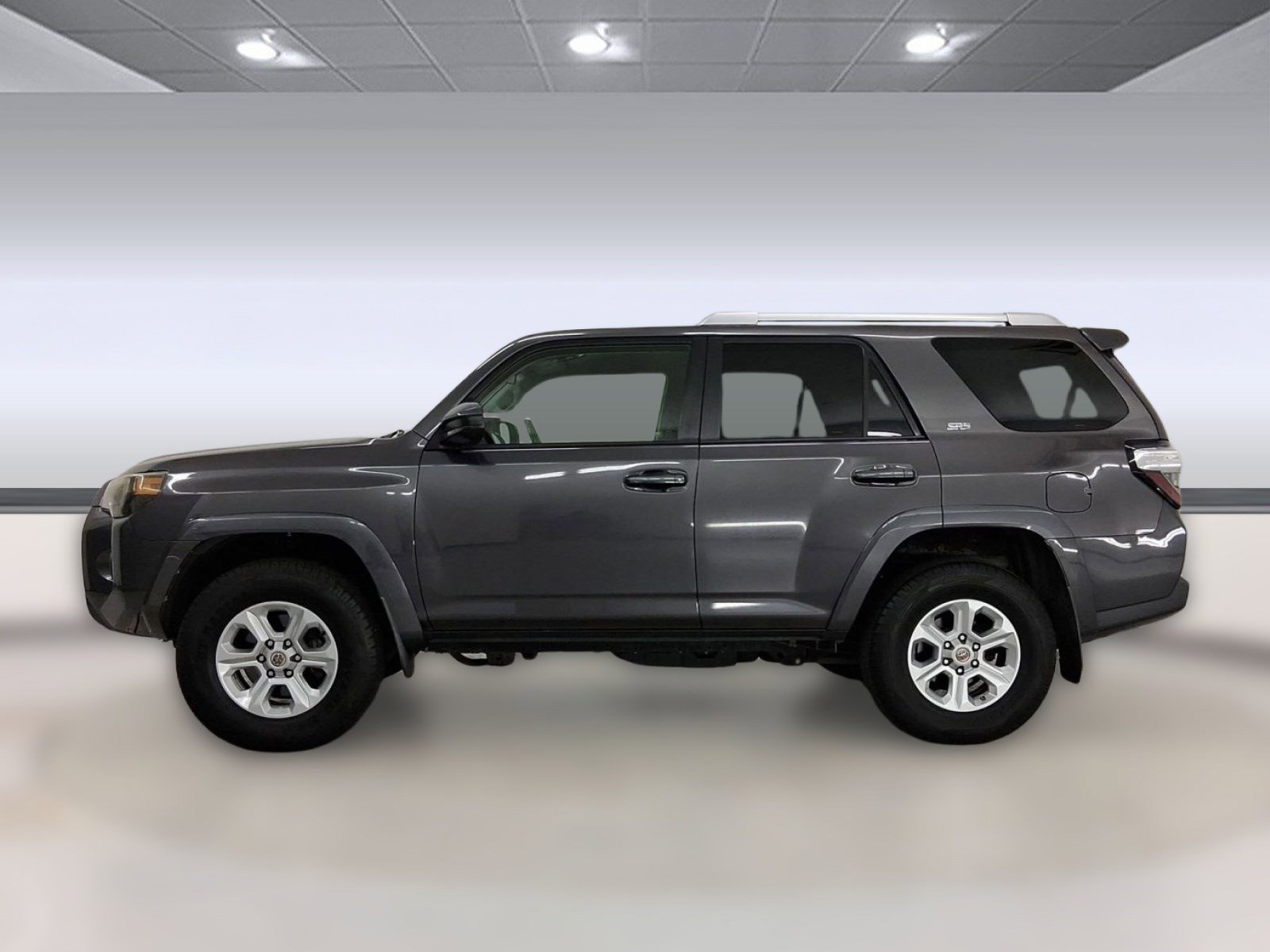 Used 2015 Toyota 4Runner SR5 image 2