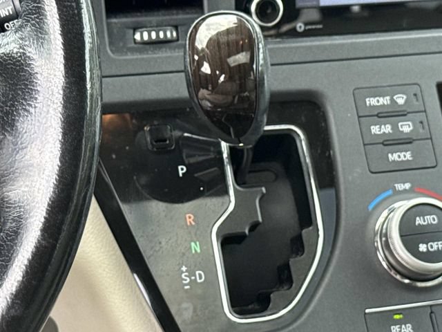 Used 2019 Toyota Sienna XLE w/ XLE Navigation Package FWD image 23
