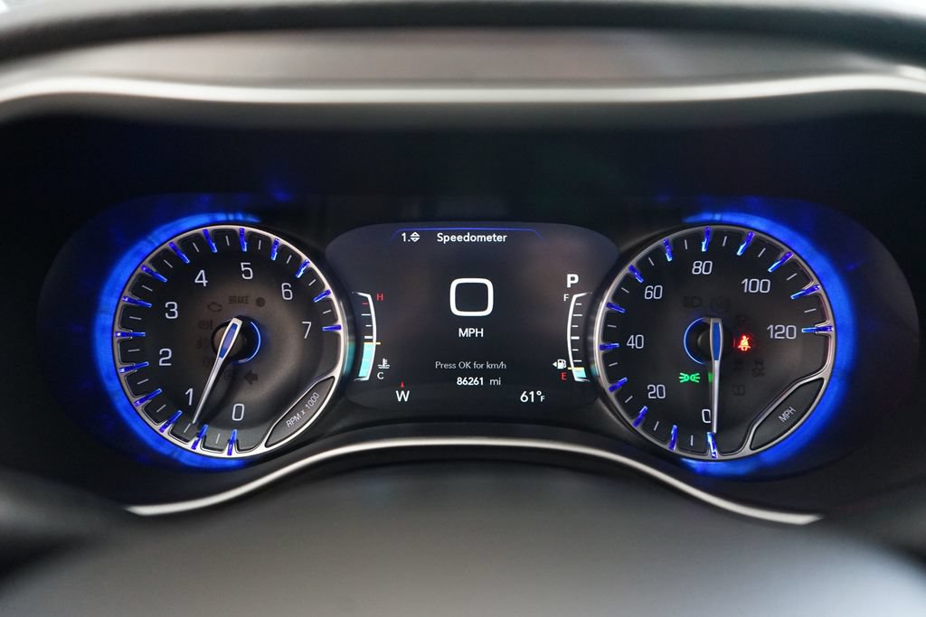 Used 2021 Chrysler Pacifica Touring-L w/ Uconnect Theater Family Group AWD/4WD image 35